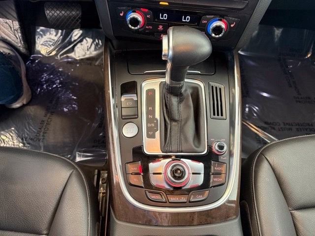 Audi Q5 Vehicle Full-screen Gallery Image 18