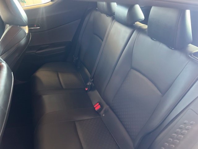 Toyota C-HR Vehicle Full-screen Gallery Image 05