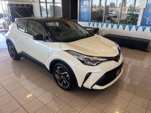 Toyota C-HR Vehicle Full-screen Gallery Image 06
