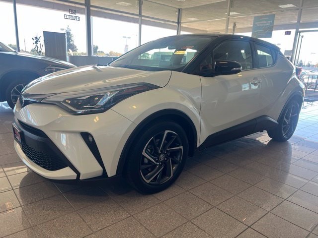 Toyota C-HR Vehicle Full-screen Gallery Image 16