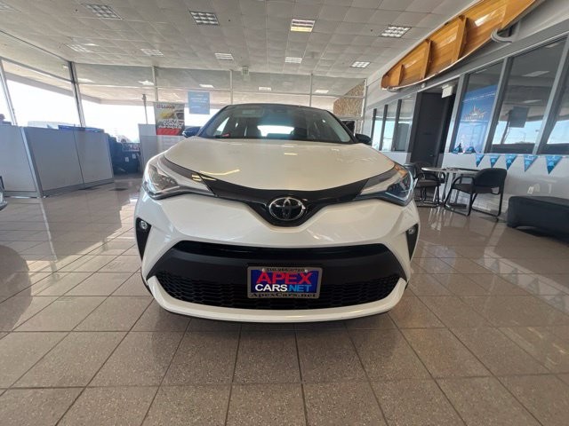 Toyota C-HR Vehicle Full-screen Gallery Image 17