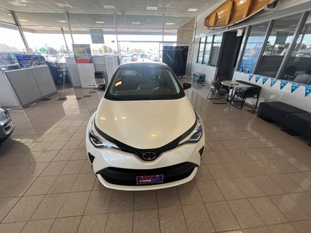 Toyota C-HR Vehicle Full-screen Gallery Image 18