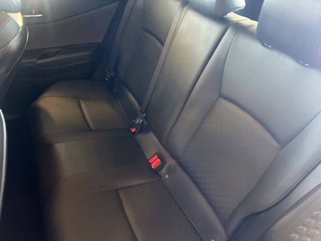 Toyota C-HR Vehicle Full-screen Gallery Image 20