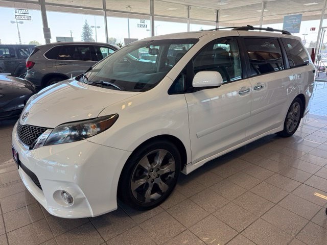 Toyota Sienna Vehicle Full-screen Gallery Image 07