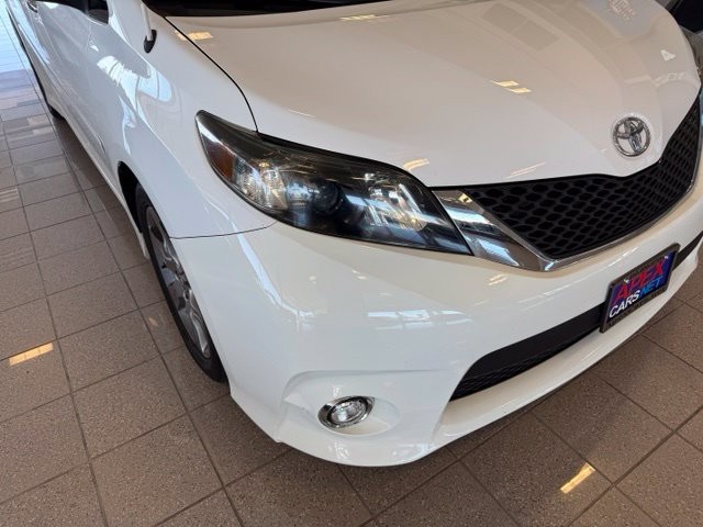 Toyota Sienna Vehicle Full-screen Gallery Image 09