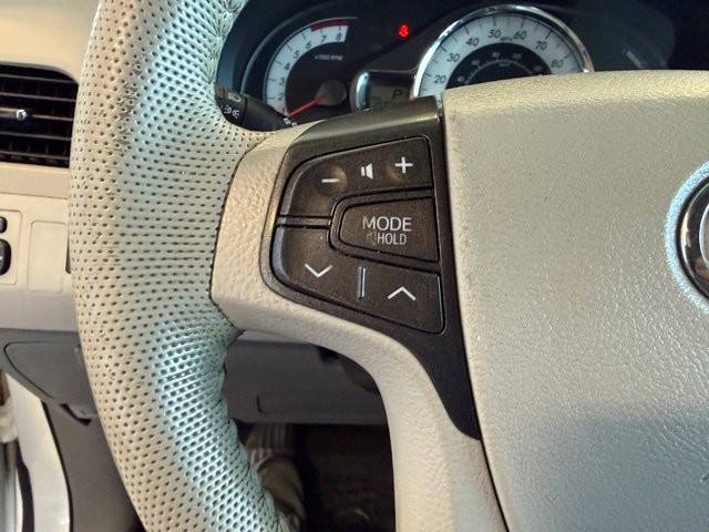 Toyota Sienna Vehicle Full-screen Gallery Image 17