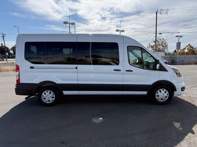 Ford Transit Passenger Wagon Vehicle Full-screen Gallery Image 02