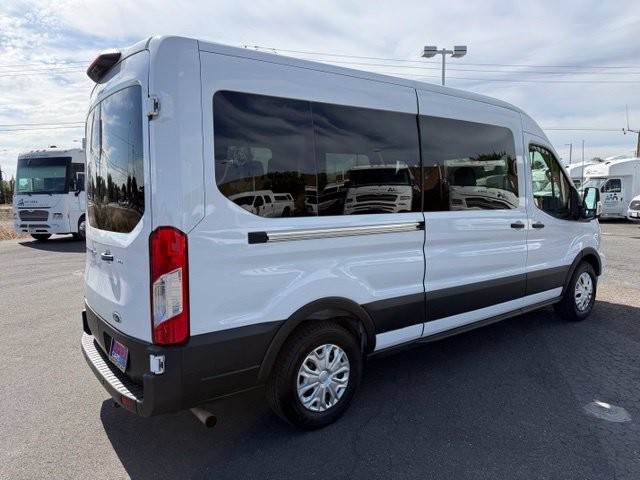 Ford Transit Passenger Wagon Vehicle Full-screen Gallery Image 03