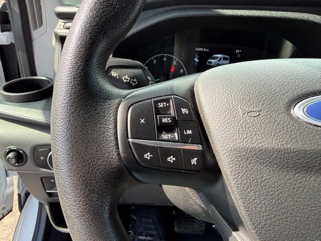 Ford Transit Passenger Wagon Vehicle Full-screen Gallery Image 17