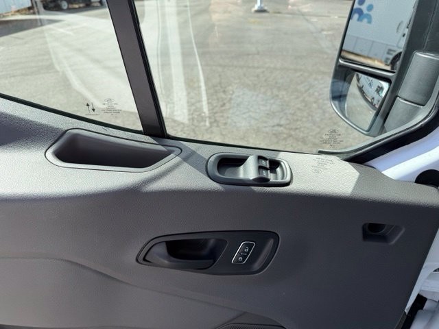 Ford Transit Passenger Wagon Vehicle Full-screen Gallery Image 18