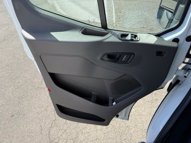 Ford Transit Passenger Wagon Vehicle Full-screen Gallery Image 19