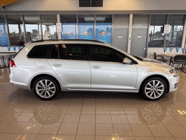 Volkswagen Golf SportWagen Vehicle Full-screen Gallery Image 04
