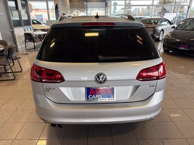 Volkswagen Golf SportWagen Vehicle Full-screen Gallery Image 06