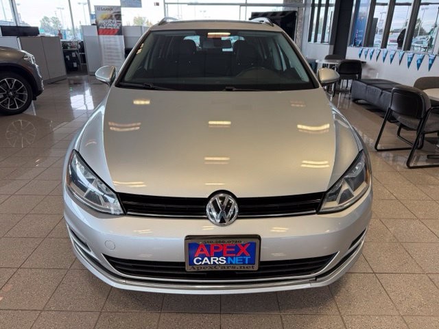 Volkswagen Golf SportWagen Vehicle Full-screen Gallery Image 09
