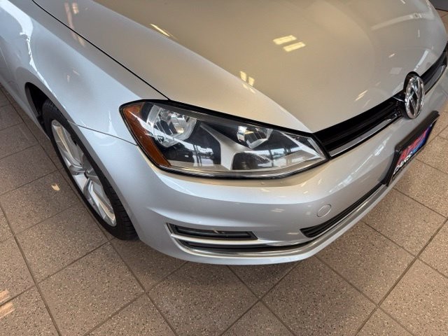 Volkswagen Golf SportWagen Vehicle Full-screen Gallery Image 10