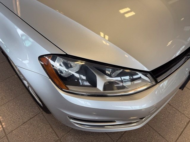 Volkswagen Golf SportWagen Vehicle Full-screen Gallery Image 11