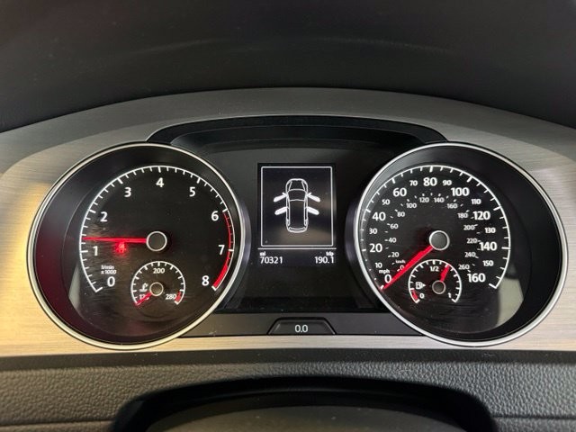 Volkswagen Golf SportWagen Vehicle Full-screen Gallery Image 15