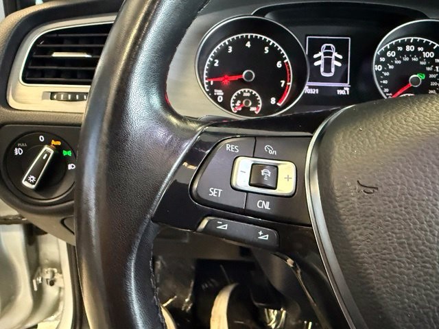Volkswagen Golf SportWagen Vehicle Full-screen Gallery Image 20