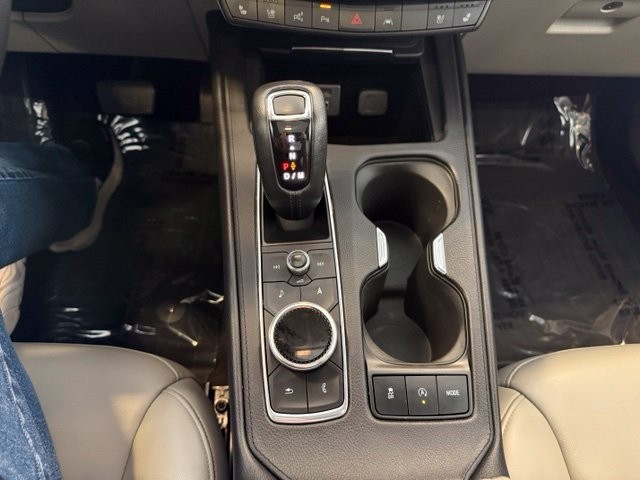 Cadillac XT4 Vehicle Full-screen Gallery Image 16