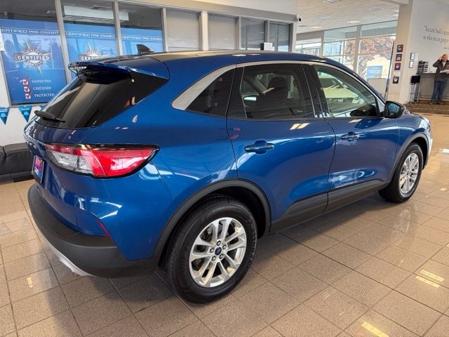Ford Escape Vehicle Full-screen Gallery Image 04