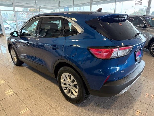 Ford Escape Vehicle Full-screen Gallery Image 06