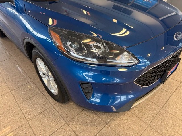 Ford Escape Vehicle Full-screen Gallery Image 09
