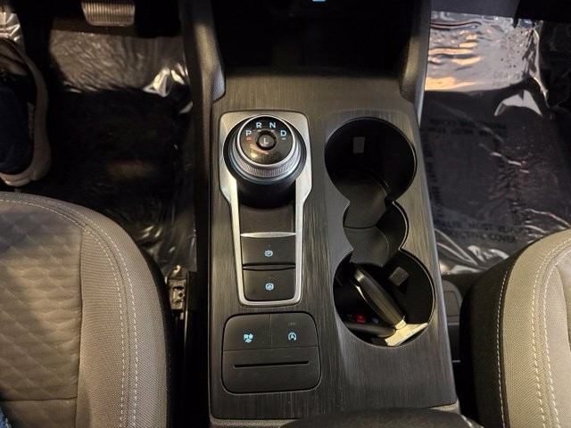 Ford Escape Vehicle Full-screen Gallery Image 18