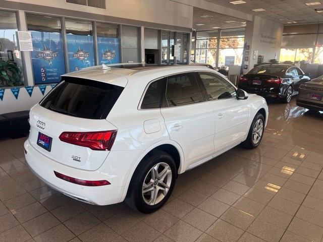 Audi Q5 Vehicle Full-screen Gallery Image 02