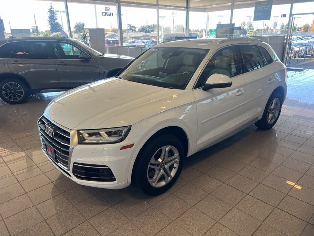 Audi Q5 Vehicle Full-screen Gallery Image 03