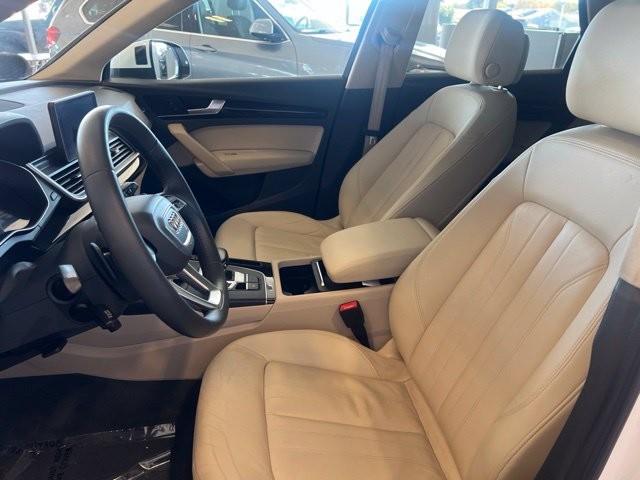 Audi Q5 Vehicle Full-screen Gallery Image 04