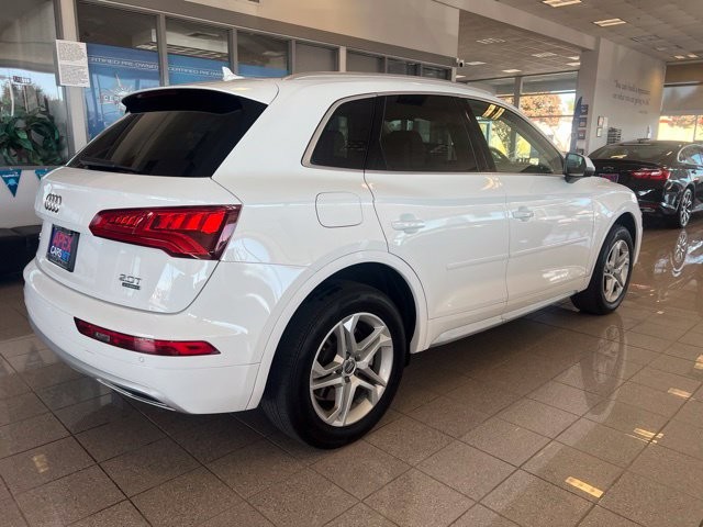 Audi Q5 Vehicle Full-screen Gallery Image 08
