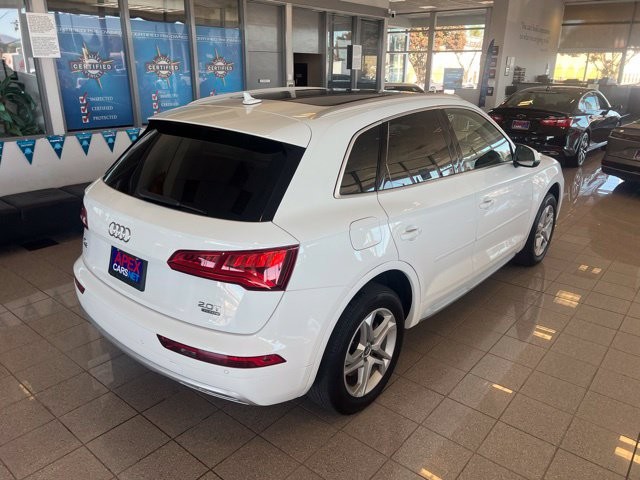 Audi Q5 Vehicle Full-screen Gallery Image 09