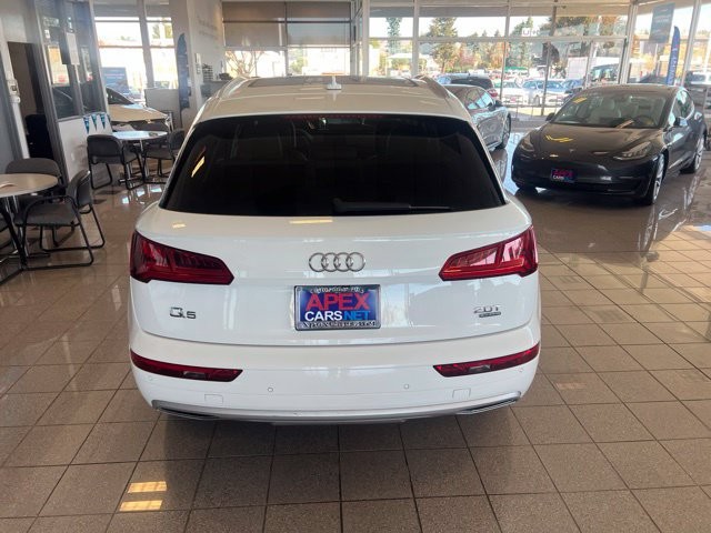 Audi Q5 Vehicle Full-screen Gallery Image 10
