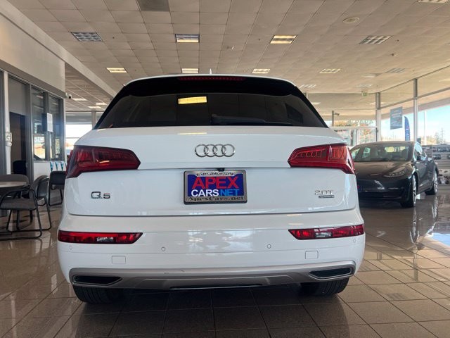 Audi Q5 Vehicle Full-screen Gallery Image 11
