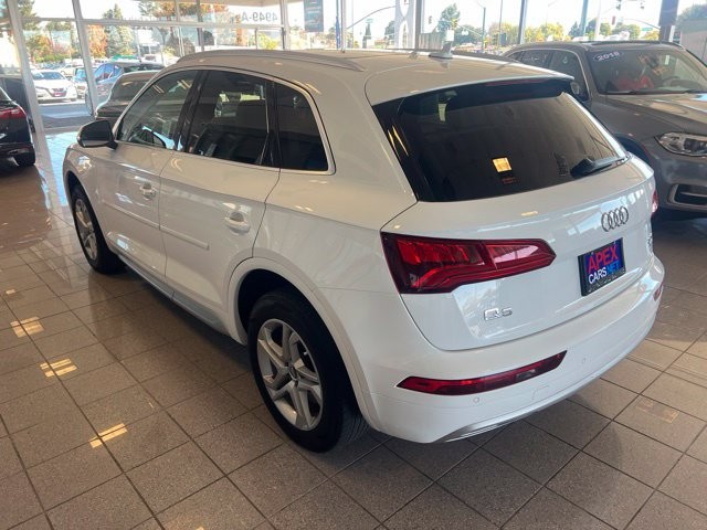 Audi Q5 Vehicle Full-screen Gallery Image 12