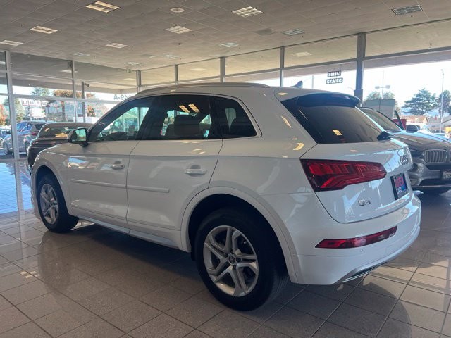 Audi Q5 Vehicle Full-screen Gallery Image 13