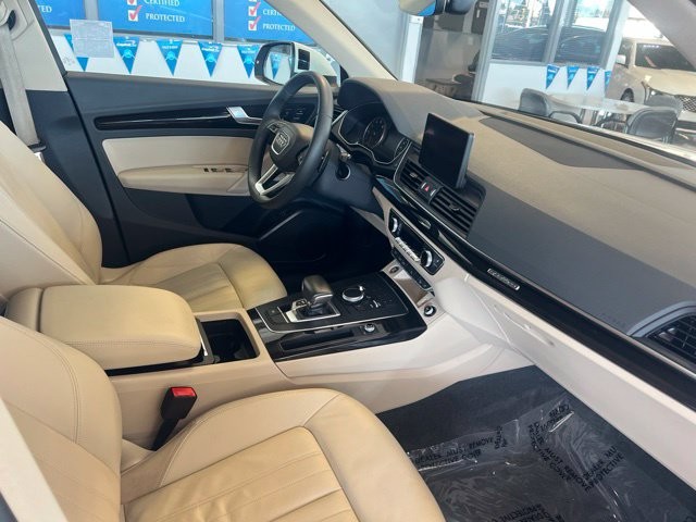 Audi Q5 Vehicle Full-screen Gallery Image 18