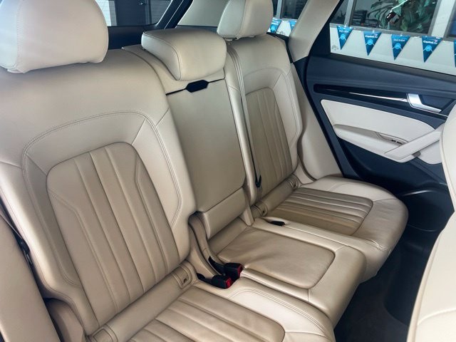 Audi Q5 Vehicle Full-screen Gallery Image 19
