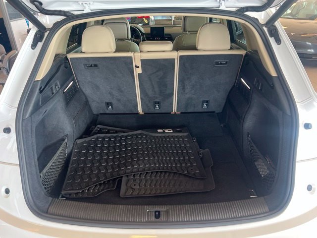 Audi Q5 Vehicle Full-screen Gallery Image 20