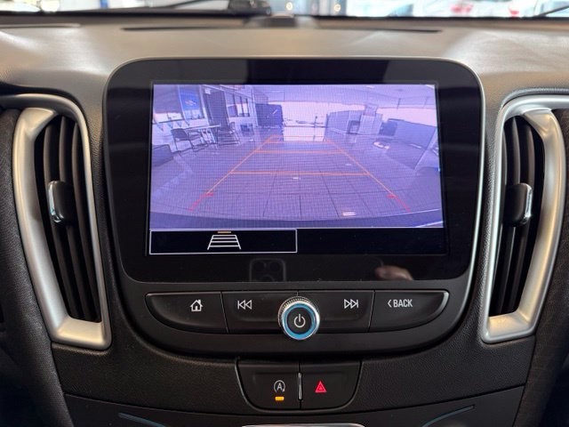 Chevrolet Malibu Vehicle Full-screen Gallery Image 14