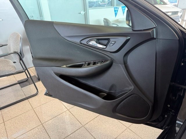 Chevrolet Malibu Vehicle Full-screen Gallery Image 19