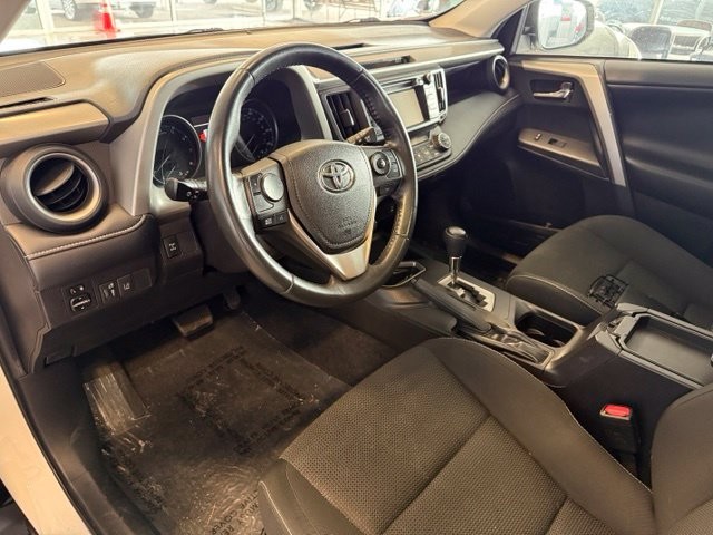 Toyota RAV4 Vehicle Full-screen Gallery Image 02