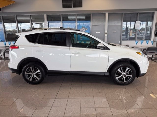 Toyota RAV4 Vehicle Full-screen Gallery Image 03