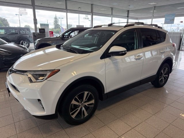 Toyota RAV4 Vehicle Full-screen Gallery Image 07
