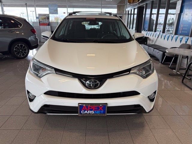 Toyota RAV4 Vehicle Full-screen Gallery Image 08