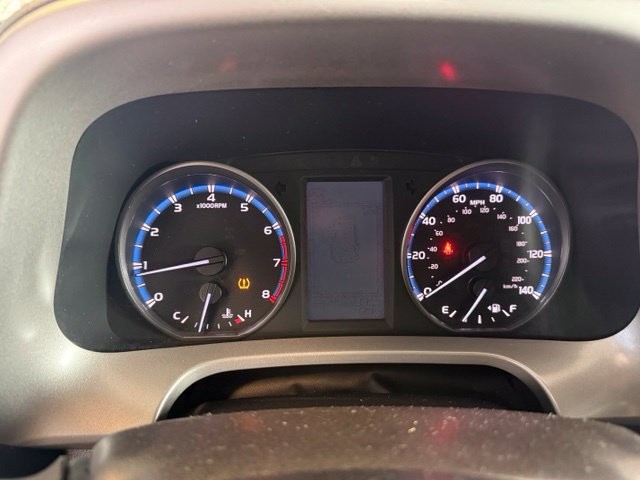 Toyota RAV4 Vehicle Full-screen Gallery Image 14
