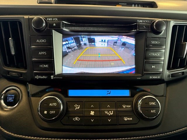 Toyota RAV4 Vehicle Full-screen Gallery Image 15
