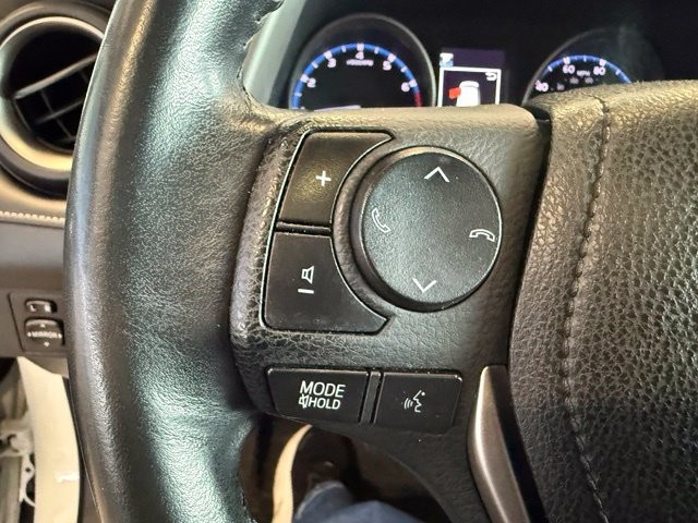 Toyota RAV4 Vehicle Full-screen Gallery Image 18