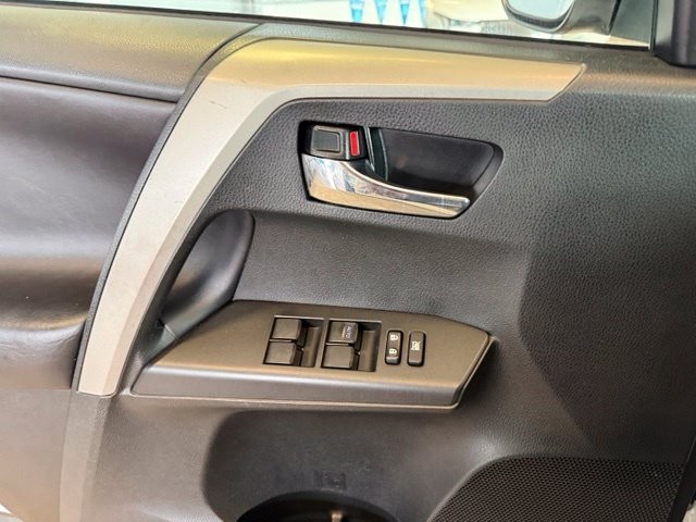 Toyota RAV4 Vehicle Full-screen Gallery Image 20