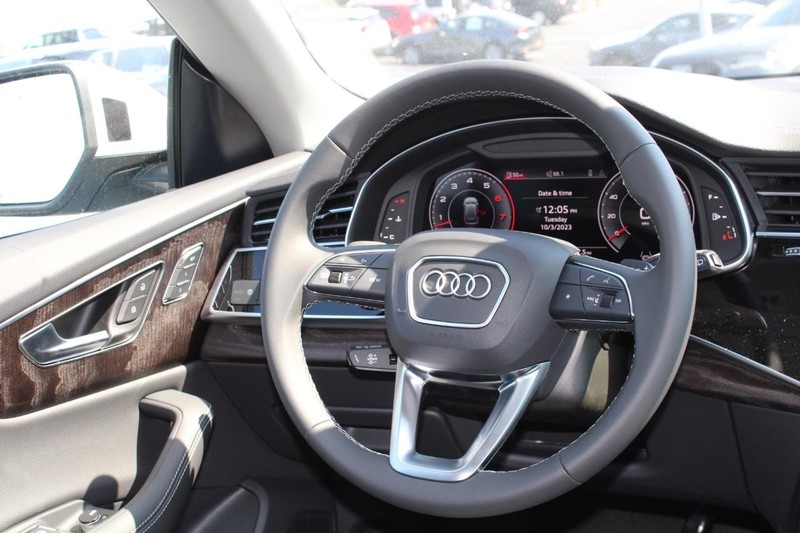 2023 Audi Q8 Premium Plus photo